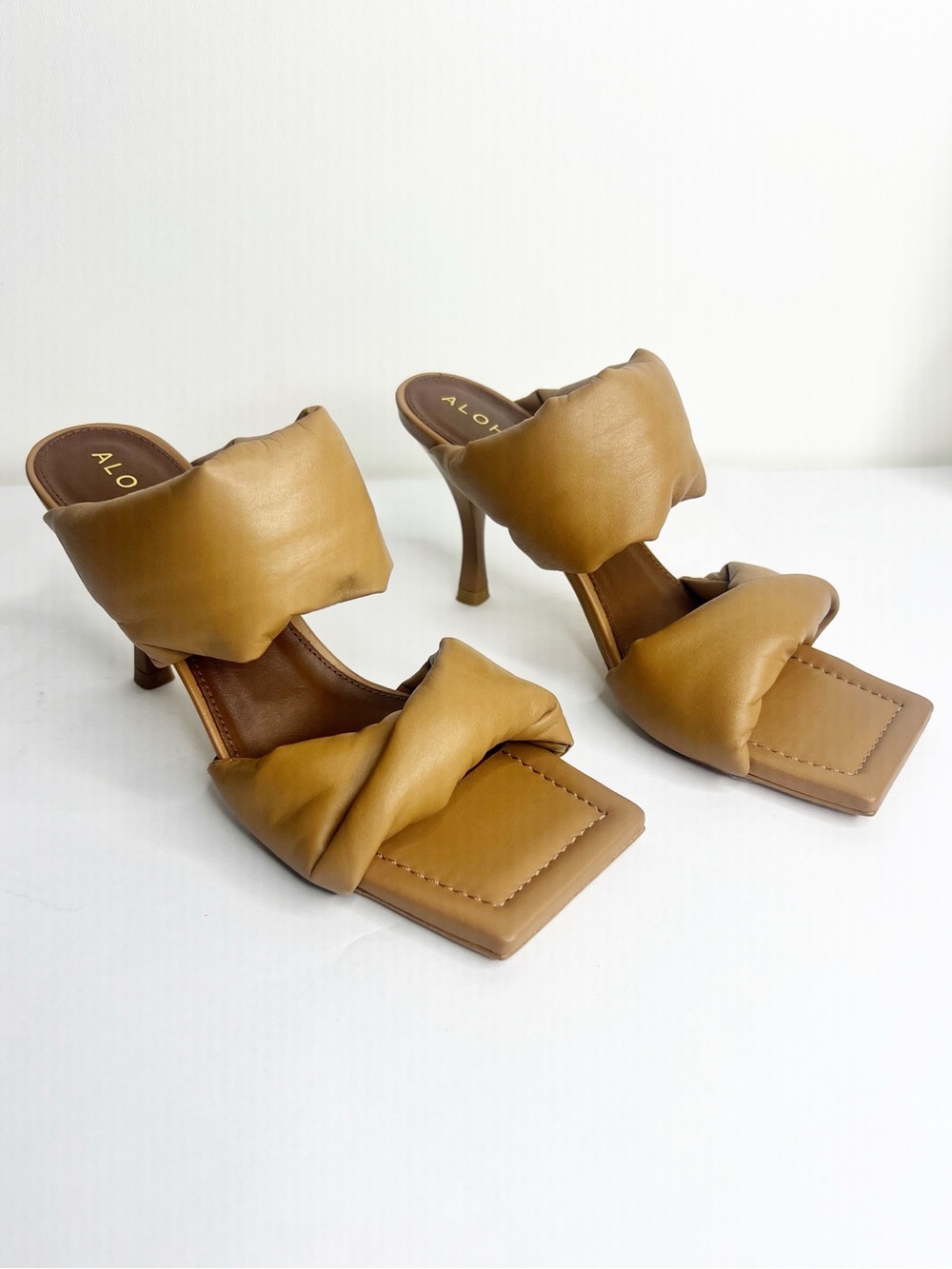 Alohas Twisted Strap Sandal Heels